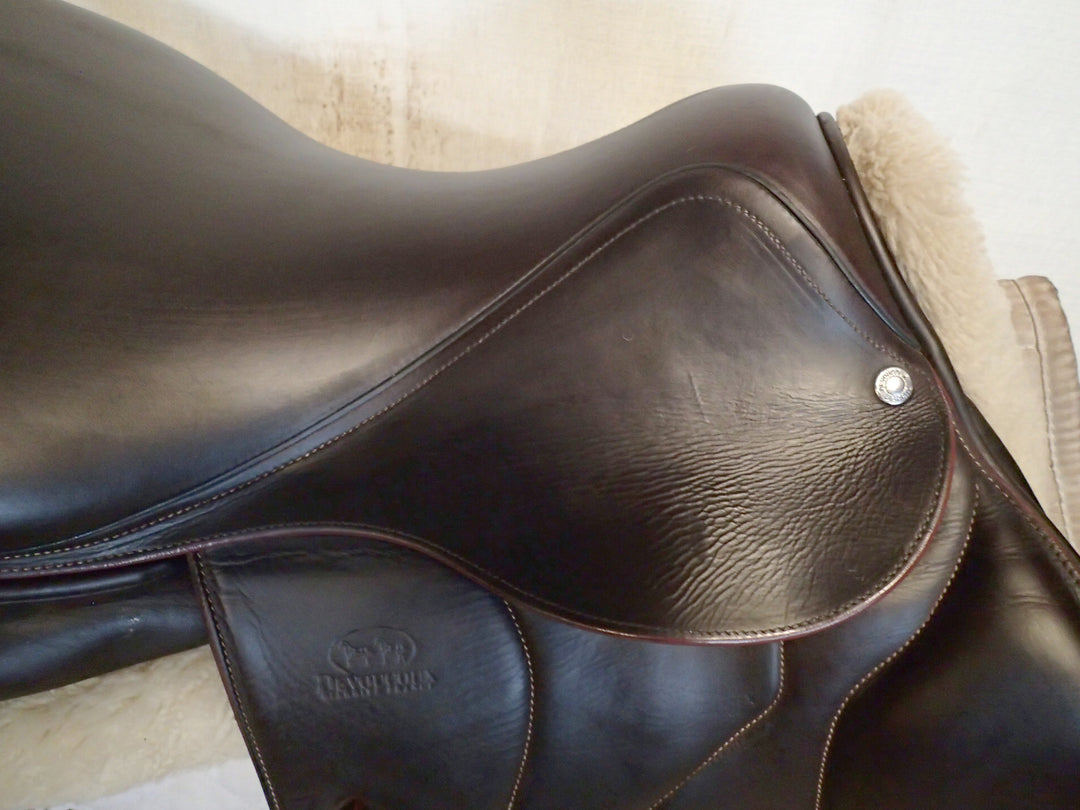 18.5" Devoucoux Biarritz O Saddle - Full Buffalo - 2021 - 2AR Flaps - 4.5" dot to dot (031)