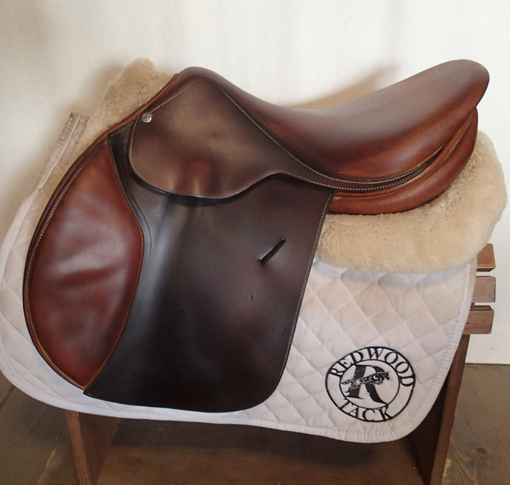 17" Butet Saddle - 2009 - L Seat - 2 Flaps - 4" dot to dot (032)