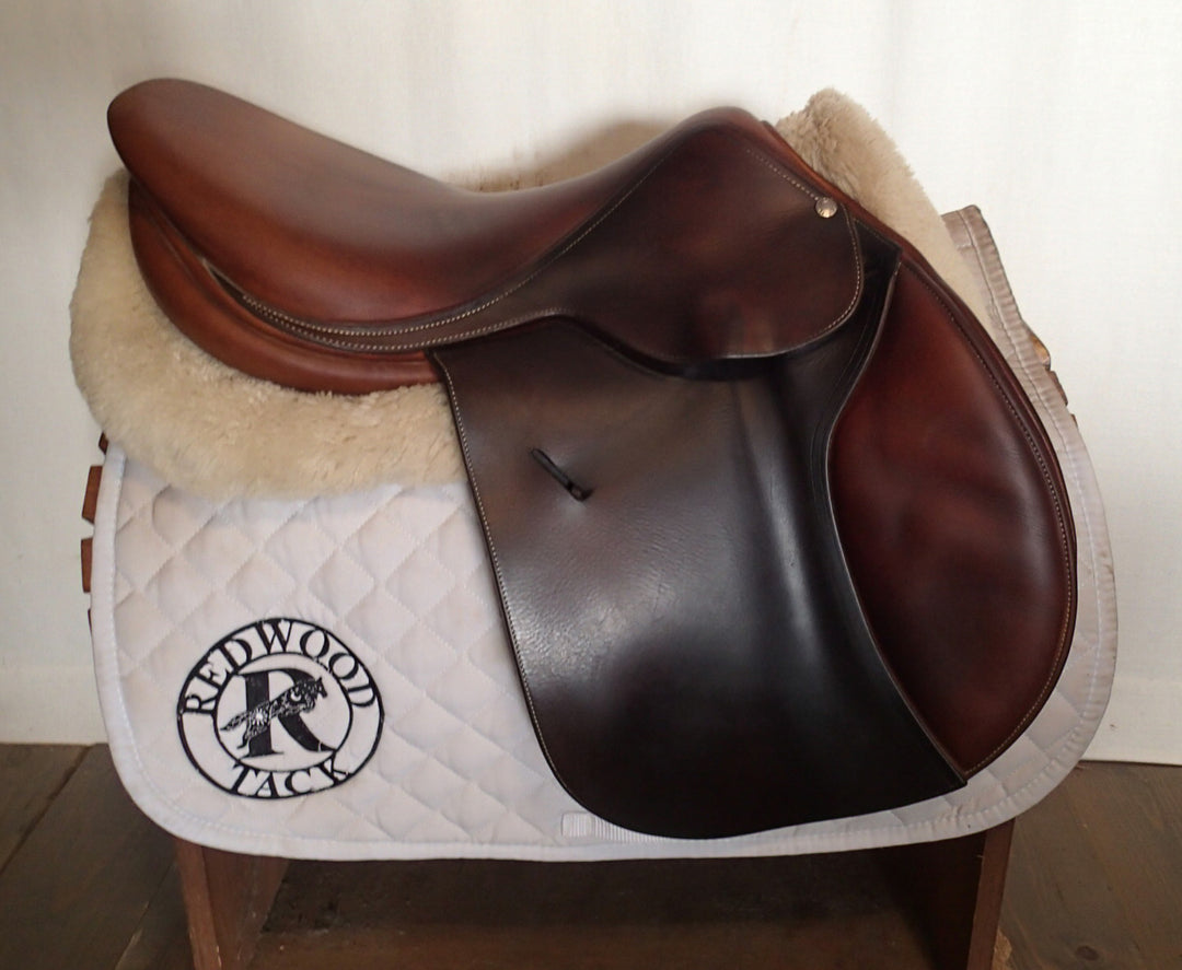 17" Butet Saddle - 2009 - L Seat - 2 Flaps - 4" dot to dot (032)