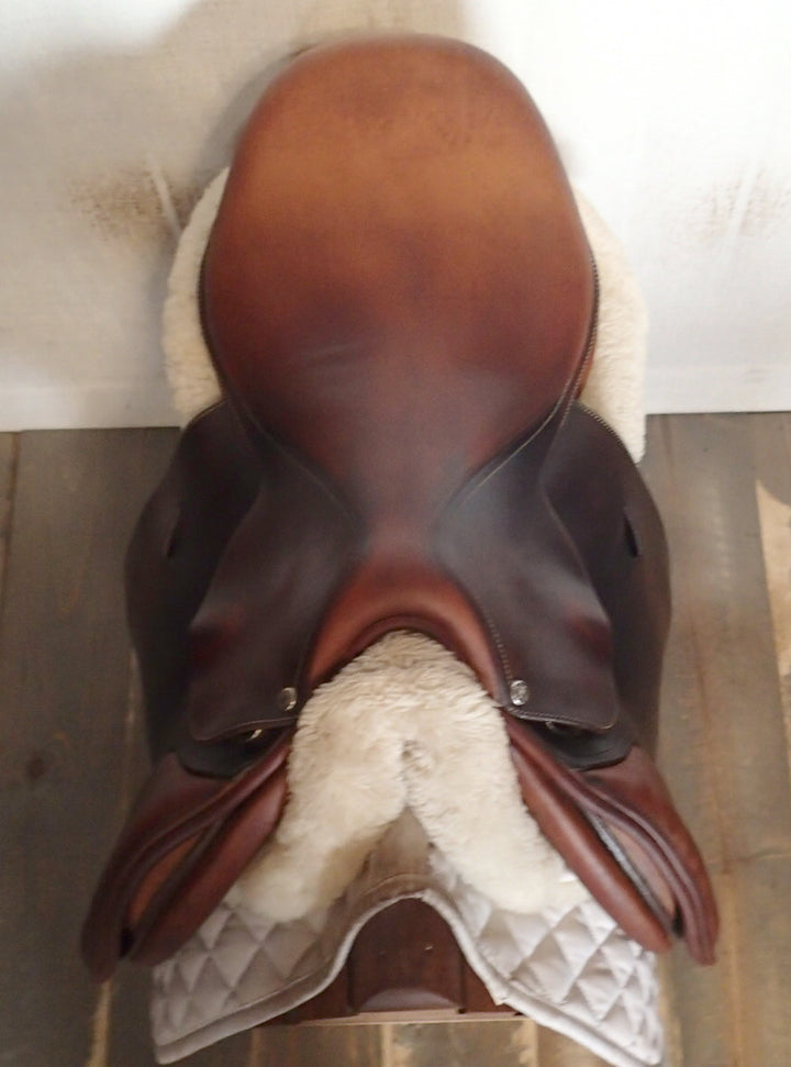 17" Butet Saddle - 2009 - L Seat - 2 Flaps - 4" dot to dot (032)