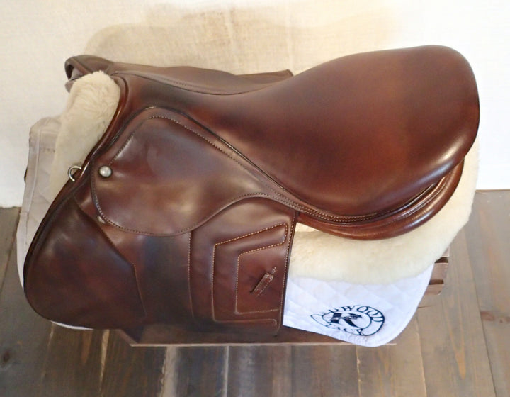 18" Renaissance by Prestige Saddle - Full Buffalo - 2017 - 4.5" dot to dot