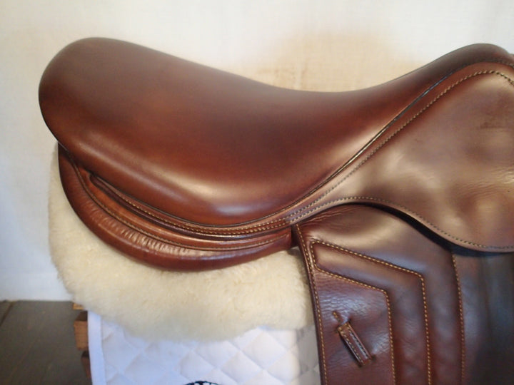 18" Renaissance by Prestige Saddle - Full Buffalo - 2017 - 4.5" dot to dot