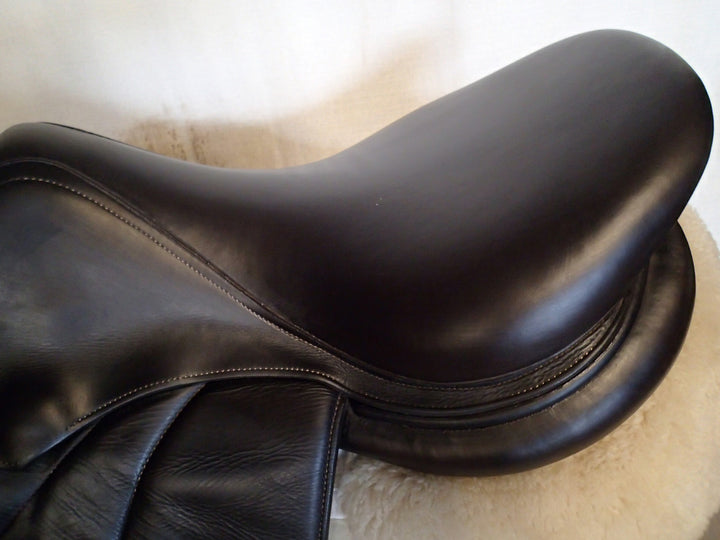 17.5" Voltaire Palm Beach Saddle - Full Buffalo - 2019 - 3AAA Flaps - 5" dot to dot (040)