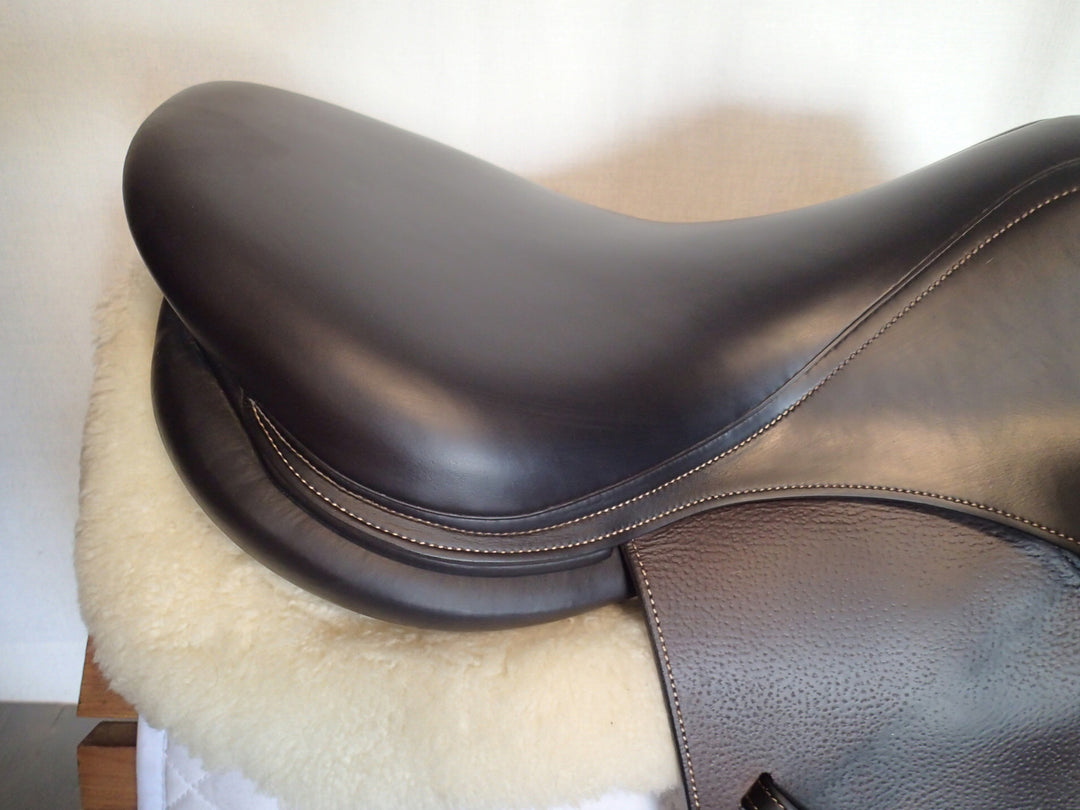 17.5" Voltaire Palm Beach Saddle - 2019 - 2AR Flaps - 4.75" dot to dot - Pro Panels