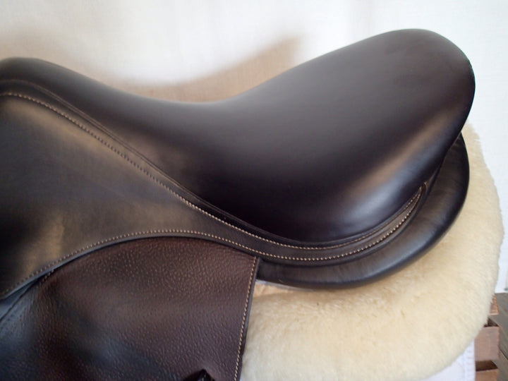 17.5" Voltaire Palm Beach Saddle - 2019 - 2AR Flaps - 4.75" dot to dot - Pro Panels