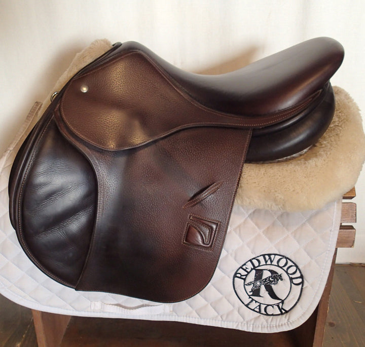 17" Luc Childeric Saddle - 2019 - 5" dot to dot (044)