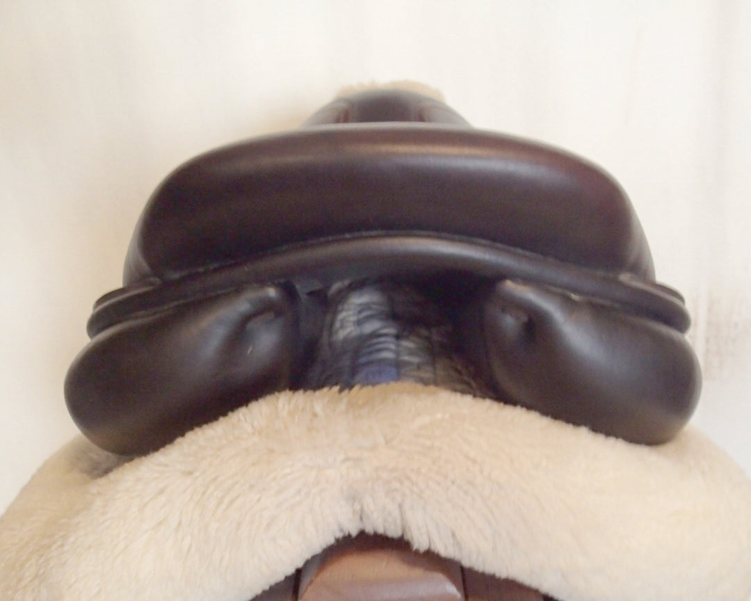 17" Luc Childeric Saddle - 2019 - 5" dot to dot (044)