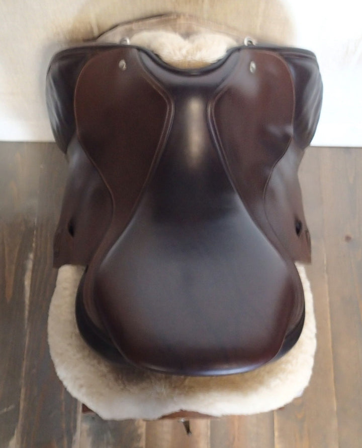 17" Luc Childeric Saddle - 2019 - 5" dot to dot (044)