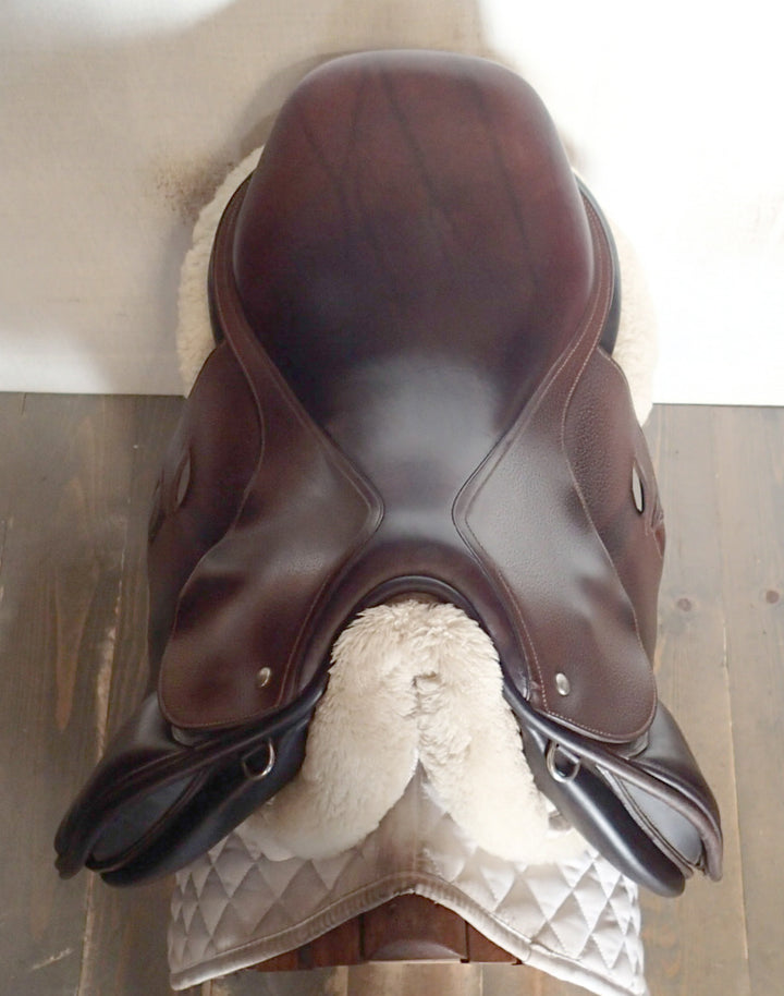 17" Luc Childeric Saddle - 2019 - 5" dot to dot (044)