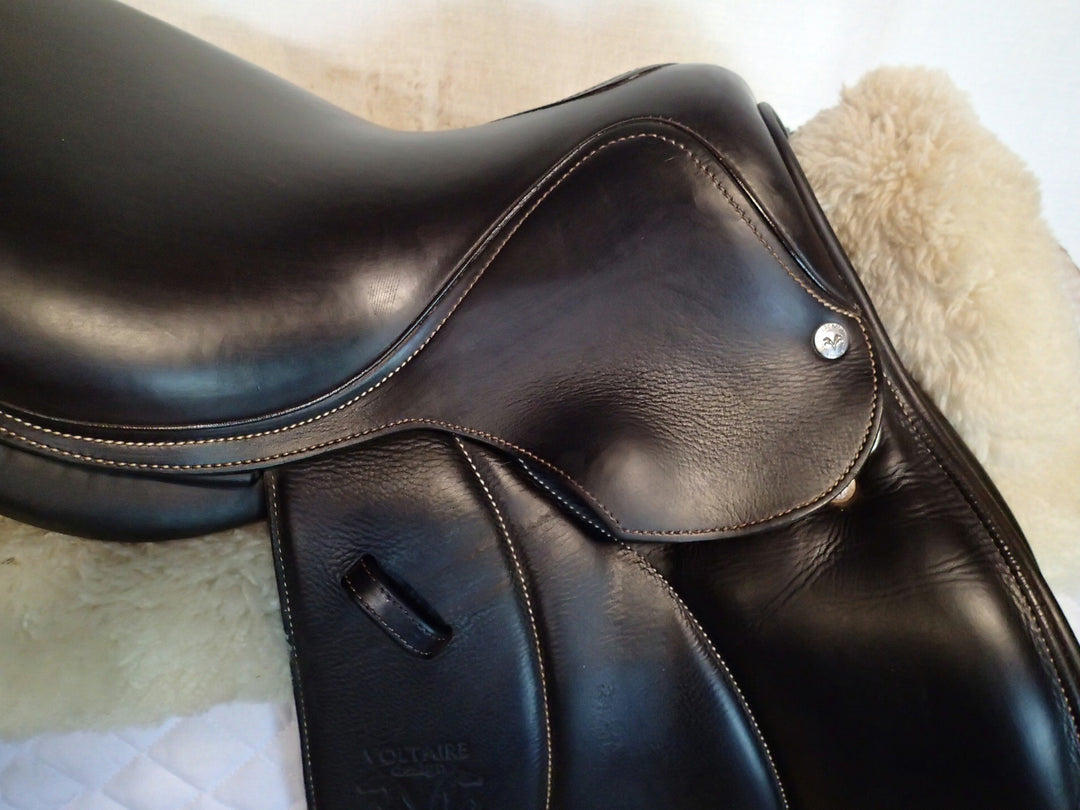 15.5" Voltaire Welli Saddle - Full Buffalo - 2020 - 0A Flaps - 4.75" dot to dot - FIN Panels