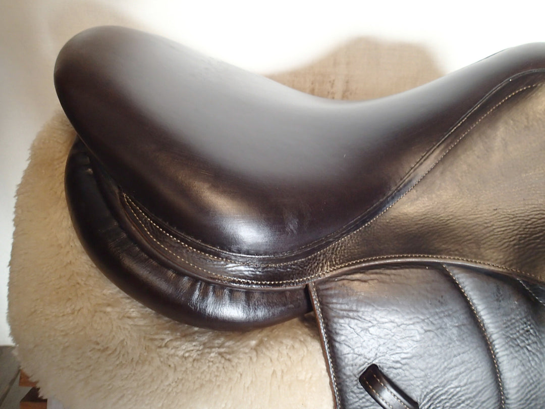 16.5" Voltaire Palm Beach Saddle - Full Buffalo - 2013 - 2A Flaps - 4.75" dot to dot - FIN Panels (049)