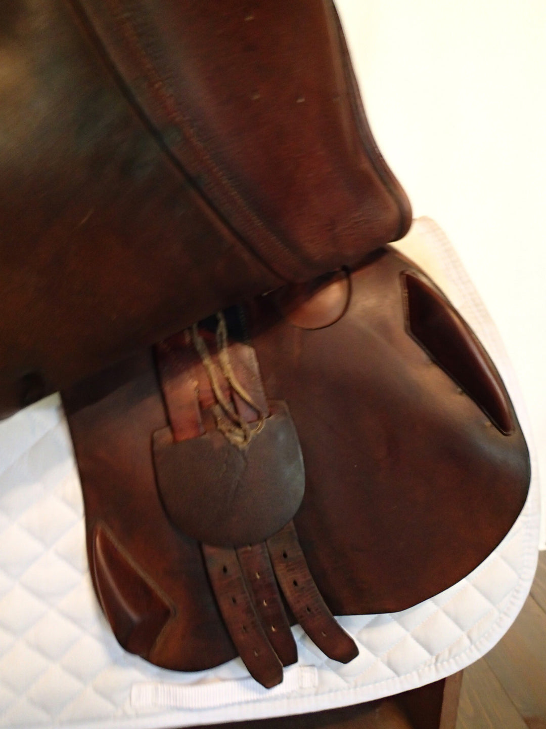 17.5" Antares Saddle - 2003 - 4AB Flaps - 4.75" dot to dot