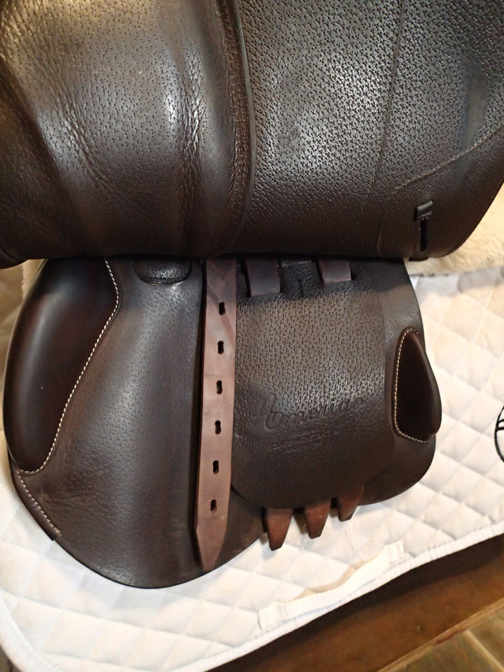 17.5" Amerigo Pinerolo Saddle - Full Buffalo - 2023 - 4.5" dot to dot (051)