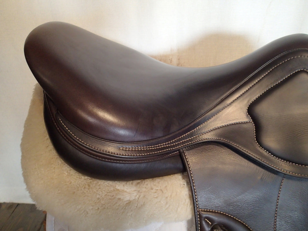 17.5" Amerigo Pinerolo Saddle - Full Buffalo - 2023 - 4.5" dot to dot (051)