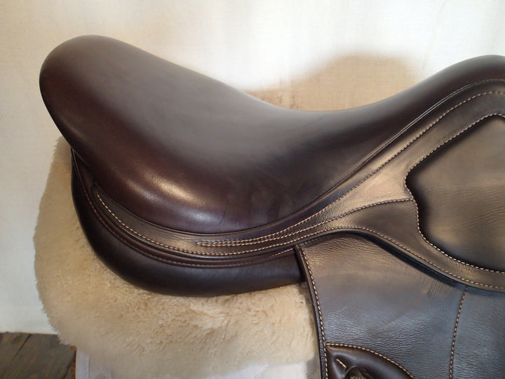 17.5" Amerigo Pinerolo Saddle - Full Buffalo - 2023 - 4.5" dot to dot (051)
