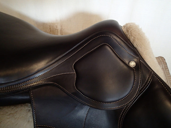 17.5" Amerigo Pinerolo Saddle - Full Buffalo - 2023 - 4.5" dot to dot (051)