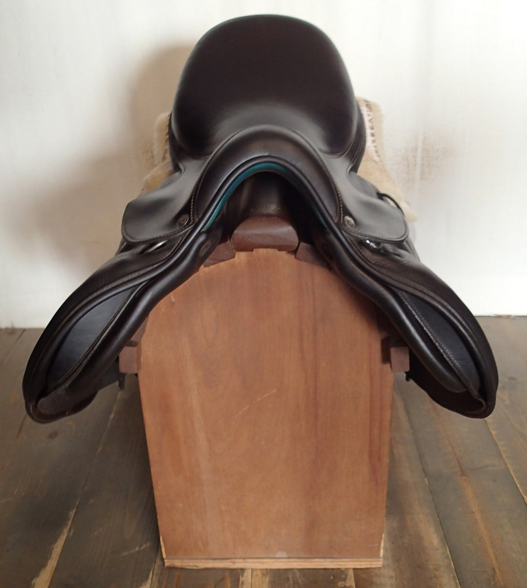 15.5" Voltaire Welli Saddle - Full Buffalo - 2017 - 00 Flaps - 4.75" dot to dot - XFIN Panels (053)