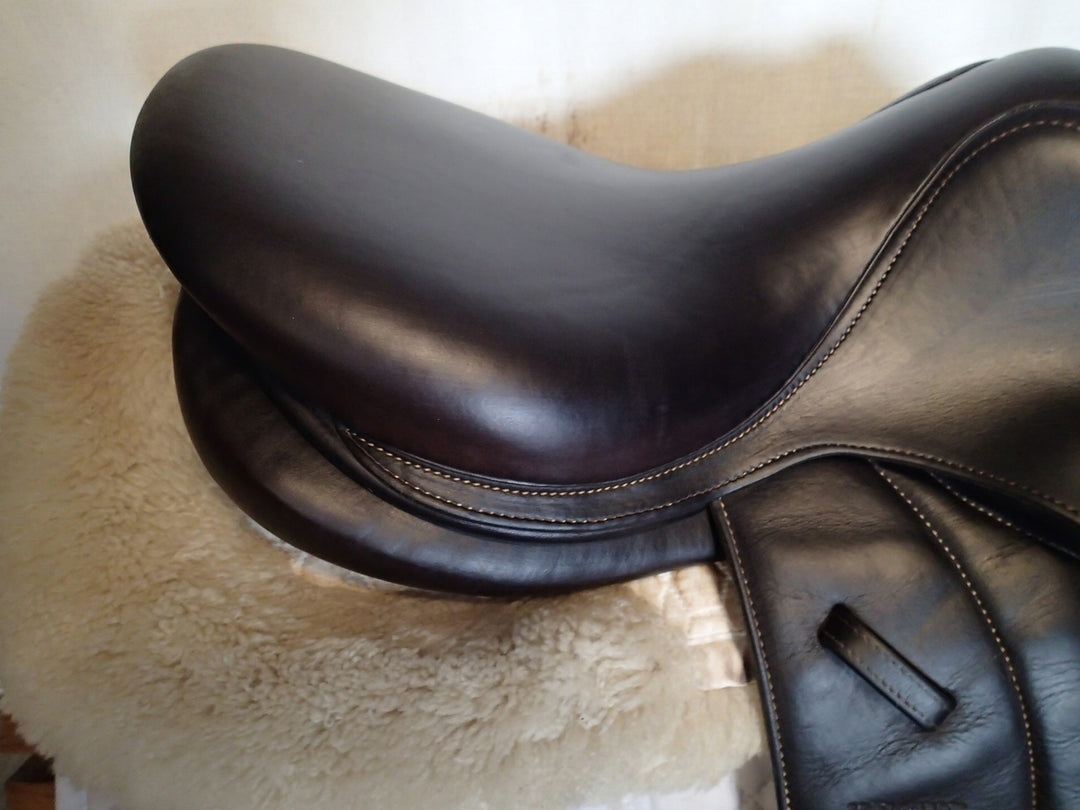 15.5" Voltaire Welli Saddle - Full Buffalo - 2017 - 00 Flaps - 4.75" dot to dot - XFIN Panels (053)