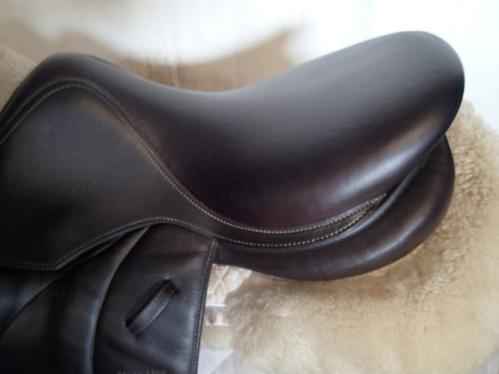 15.5" Voltaire Welli Saddle - Full Buffalo - 2017 - 00 Flaps - 4.75" dot to dot - XFIN Panels (053)