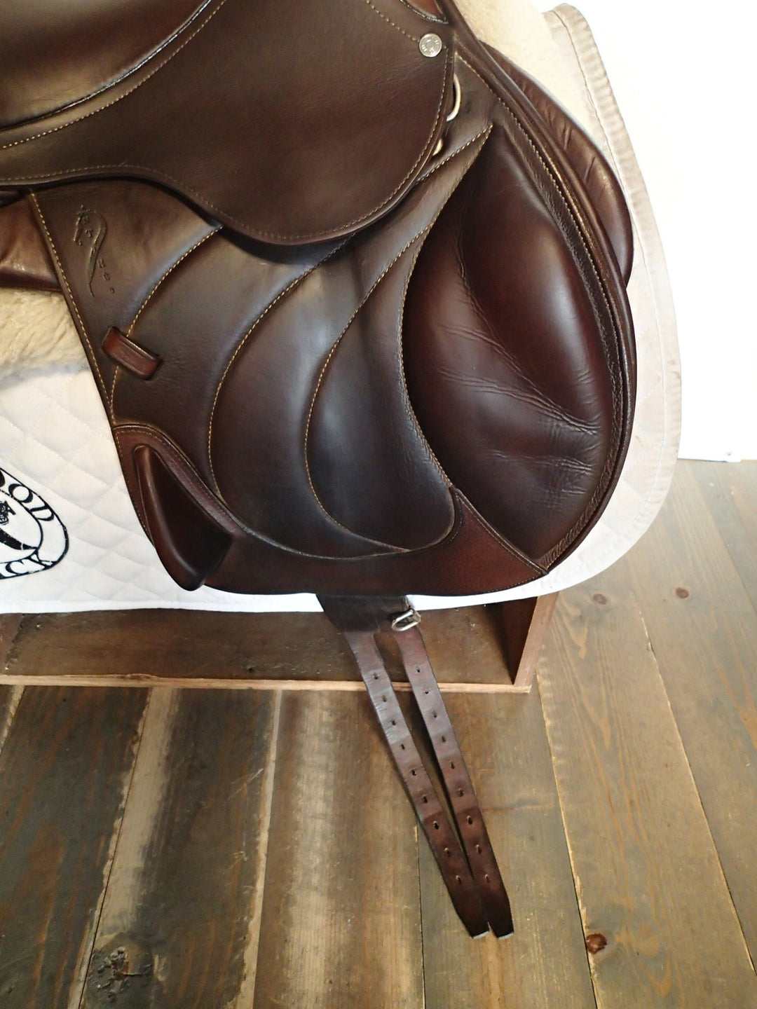 18" Antares Monoflap Saddle - Full Buffalo - 2017 - 3N Flaps - 5" dot to dot (054)