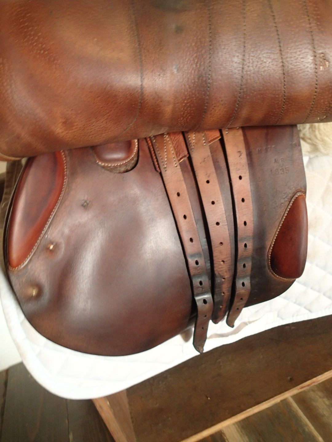 17.5" Butet Premium Saddle - Full Calfskin - 2017 - M Seat - 2.5 Flaps - 4.25" dot to dot (055)