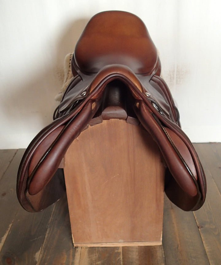 17.5" Butet Premium Saddle - Full Calfskin - 2017 - M Seat - 2.5 Flaps - 4.25" dot to dot (055)