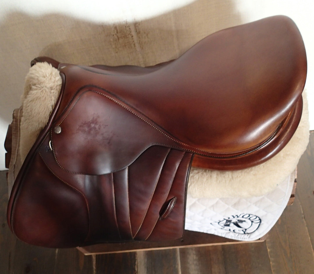 17.5" Butet Premium Saddle - Full Calfskin - 2017 - M Seat - 2.5 Flaps - 4.25" dot to dot (055)