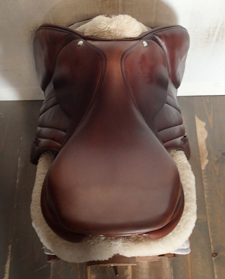 17.5" Butet Premium Saddle - Full Calfskin - 2017 - M Seat - 2.5 Flaps - 4.25" dot to dot (055)