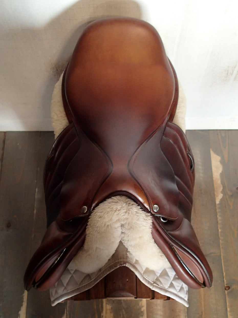 17.5" Butet Premium Saddle - Full Calfskin - 2017 - M Seat - 2.5 Flaps - 4.25" dot to dot (055)