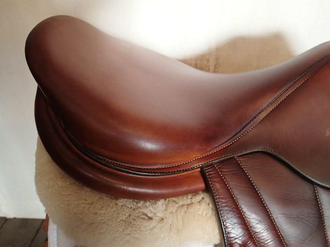 17.5" Butet Premium Saddle - Full Calfskin - 2017 - M Seat - 2.5 Flaps - 4.25" dot to dot (055)