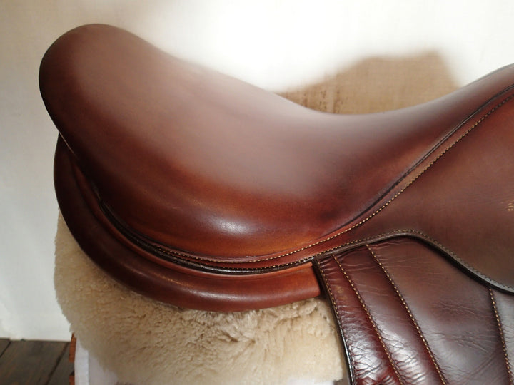 17.5" Butet Premium Saddle - Full Calfskin - 2017 - M Seat - 2.5 Flaps - 4.25" dot to dot (055)