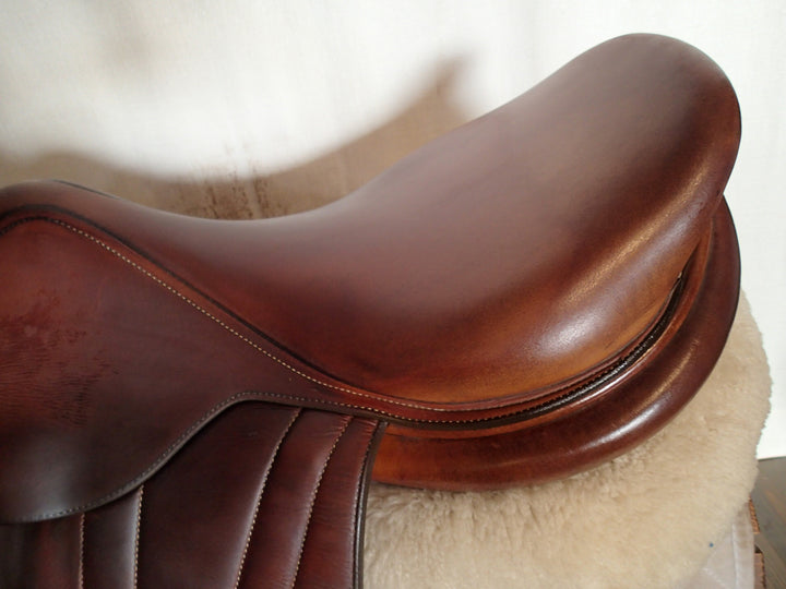 17.5" Butet Premium Saddle - Full Calfskin - 2017 - M Seat - 2.5 Flaps - 4.25" dot to dot (055)