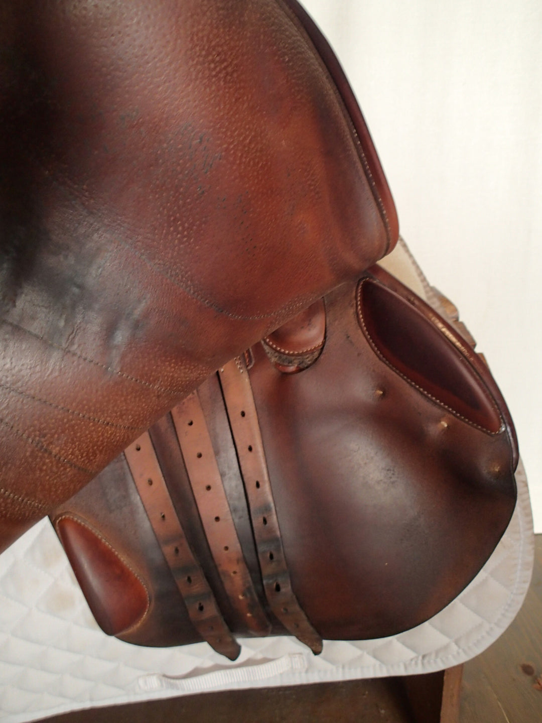 17.5" Butet Premium Saddle - Full Calfskin - 2017 - M Seat - 2.5 Flaps - 4.25" dot to dot (055)