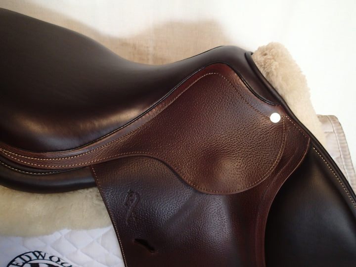 17" Antares Evolution Saddle - 2022 - 3NB Flaps - 4.75" dot to dot