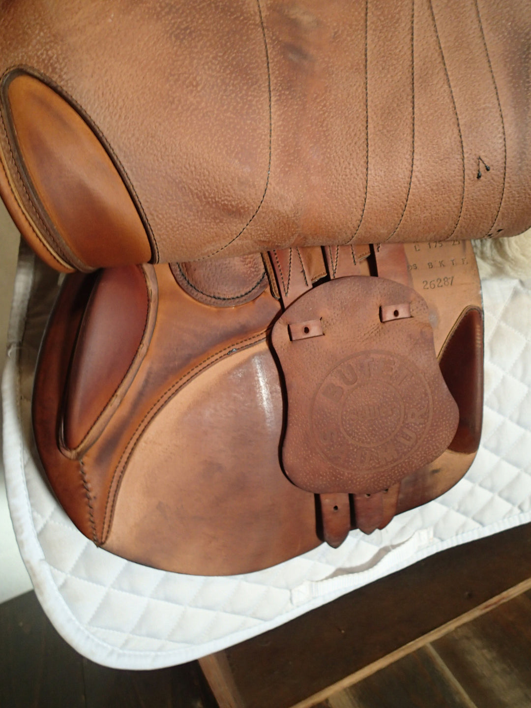 17.5" Butet Premium Saddle - Full Calfskin - 2024 - L Seat - 2.5 Flaps - 4.25" dot to dot (058)
