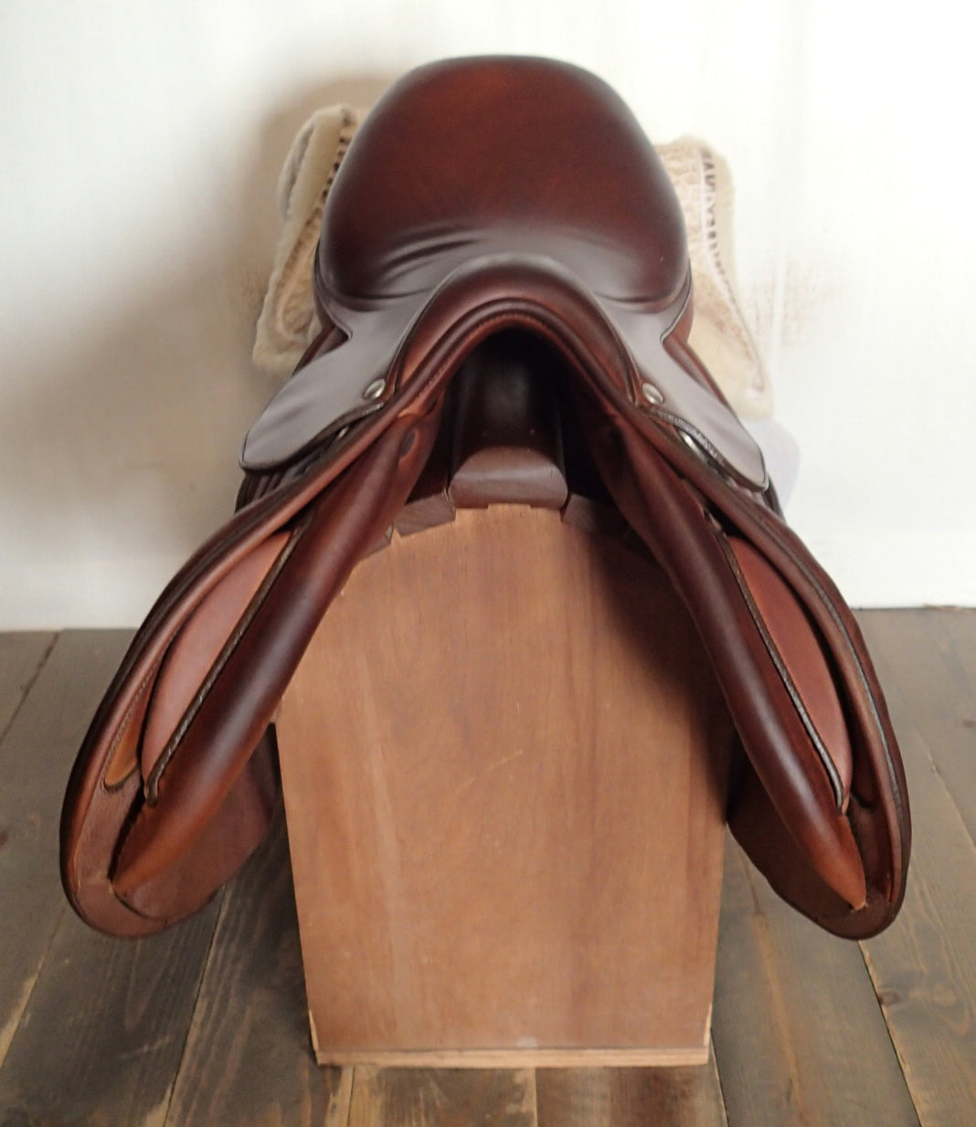 17.5" Butet Premium Saddle - Full Calfskin - 2024 - L Seat - 2.5 Flaps - 4.25" dot to dot (058)