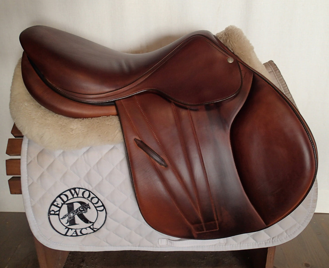 17.5" Butet Premium Saddle - Full Calfskin - 2024 - L Seat - 2.5 Flaps - 4.25" dot to dot (058)