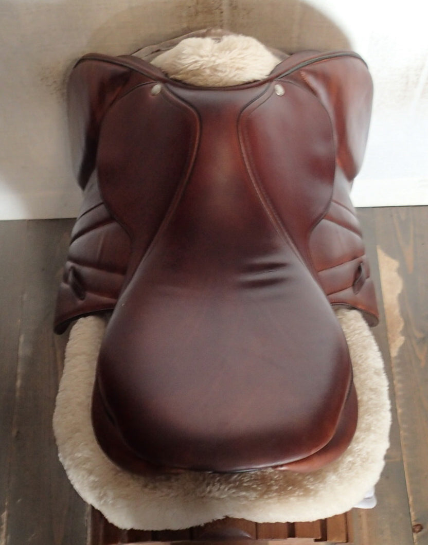 17.5" Butet Premium Saddle - Full Calfskin - 2024 - L Seat - 2.5 Flaps - 4.25" dot to dot (058)