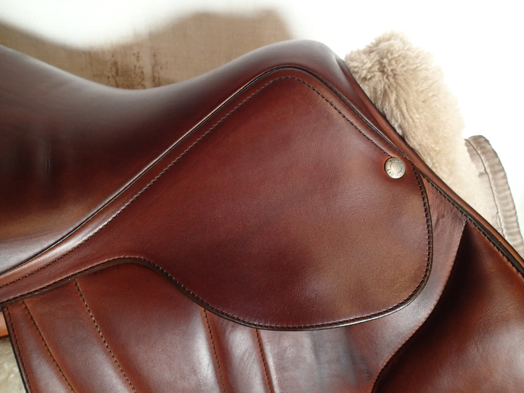 17.5" Butet Premium Saddle - Full Calfskin - 2024 - L Seat - 2.5 Flaps - 4.25" dot to dot (058)