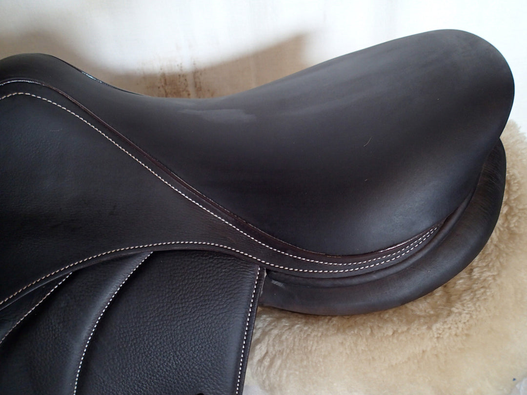 17" Voltaire Palm Beach Saddle - Full Buffalo - 2025 - 2 Flaps - 5" dot to dot - XFIN Panels (059)