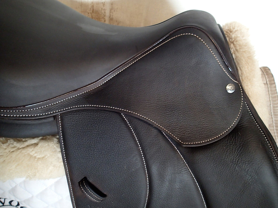 17" Voltaire Palm Beach Saddle - Full Buffalo - 2025 - 2 Flaps - 5" dot to dot - XFIN Panels (059)