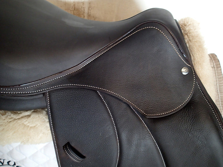 17" Voltaire Palm Beach Saddle - Full Buffalo - 2025 - 2 Flaps - 5" dot to dot - XFIN Panels (059)