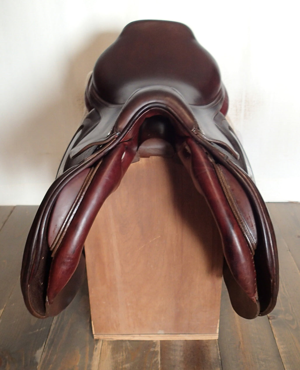 18" CWD 2G Saddle - 2010 - 3C Flaps - SE17 - 4.25" dot to dot (060)