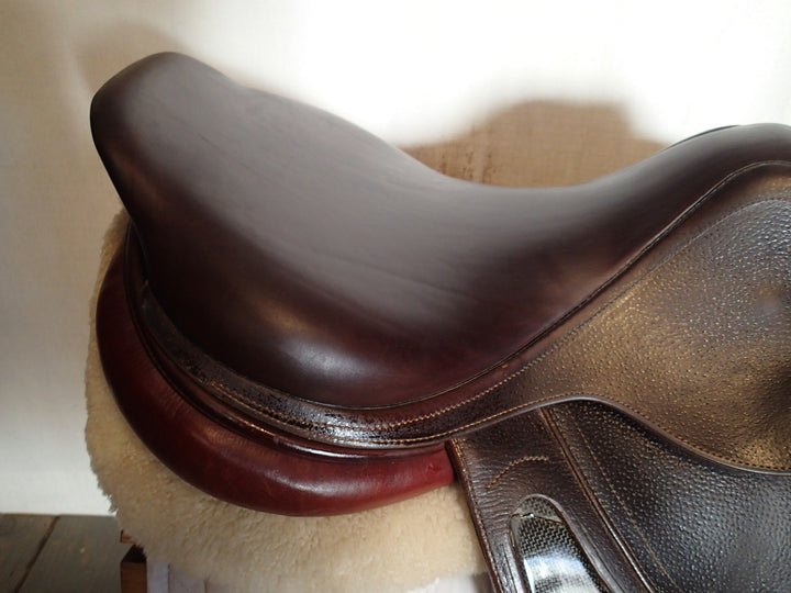18" CWD 2G Saddle - 2010 - 3C Flaps - SE17 - 4.25" dot to dot (060)