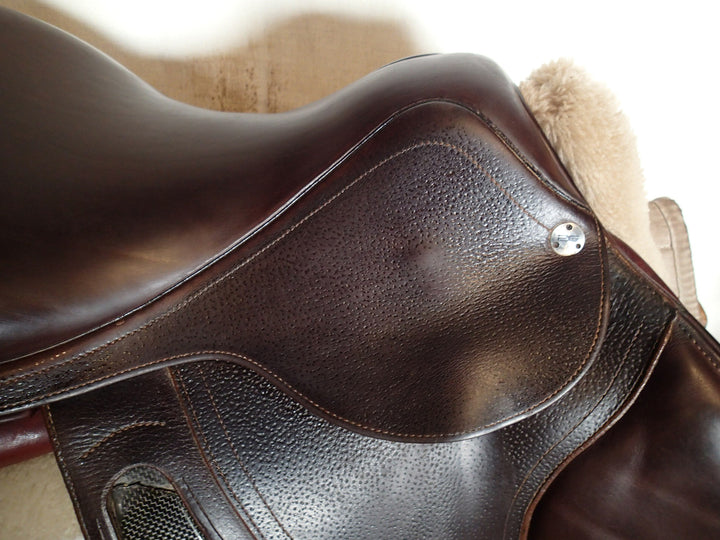 18" CWD 2G Saddle - 2010 - 3C Flaps - SE17 - 4.25" dot to dot (060)