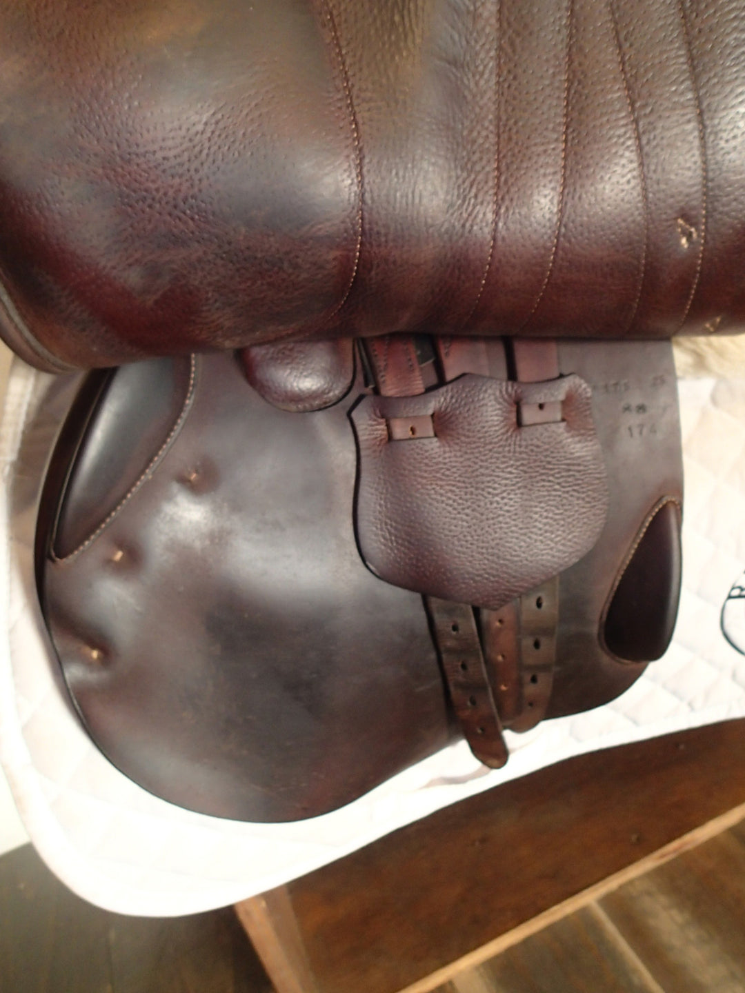 17.5" Butet Premium Saddle - Full Calfskin - P Seat - 3 Flaps - 4.5" dot to dot (075)