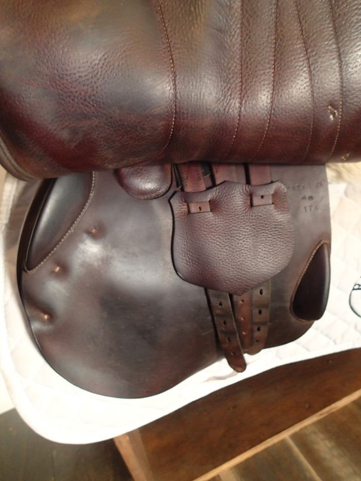 17.5" Butet Premium Saddle - Full Calfskin - P Seat - 3 Flaps - 4.5" dot to dot (075)
