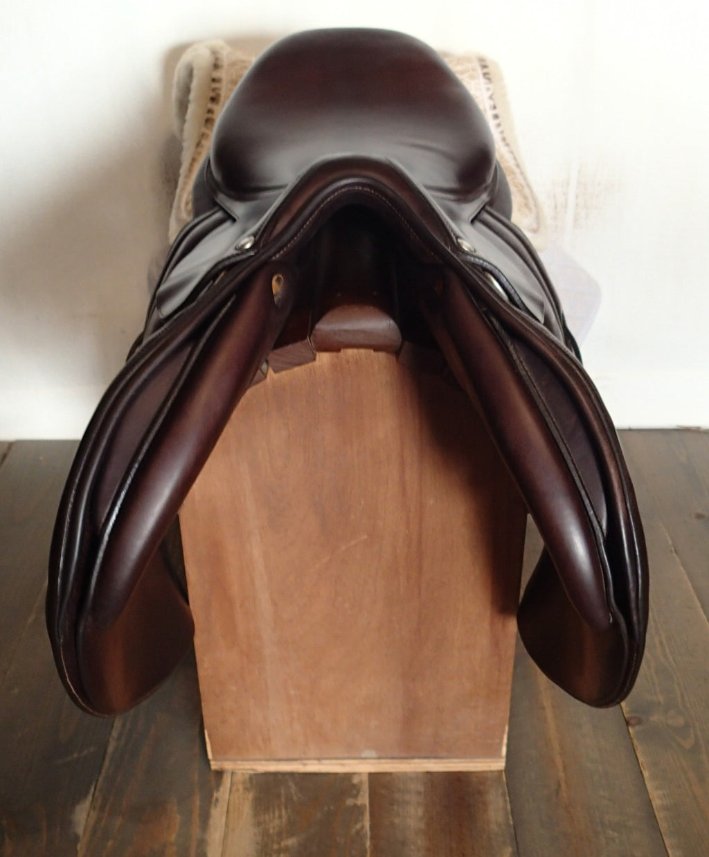 17.5" Butet Premium Saddle - Full Calfskin - P Seat - 3 Flaps - 4.5" dot to dot (075)