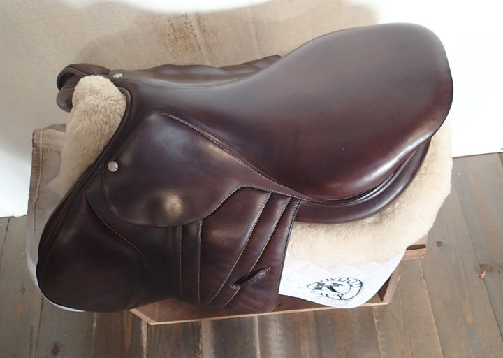 17.5" Butet Premium Saddle - Full Calfskin - P Seat - 3 Flaps - 4.5" dot to dot (075)