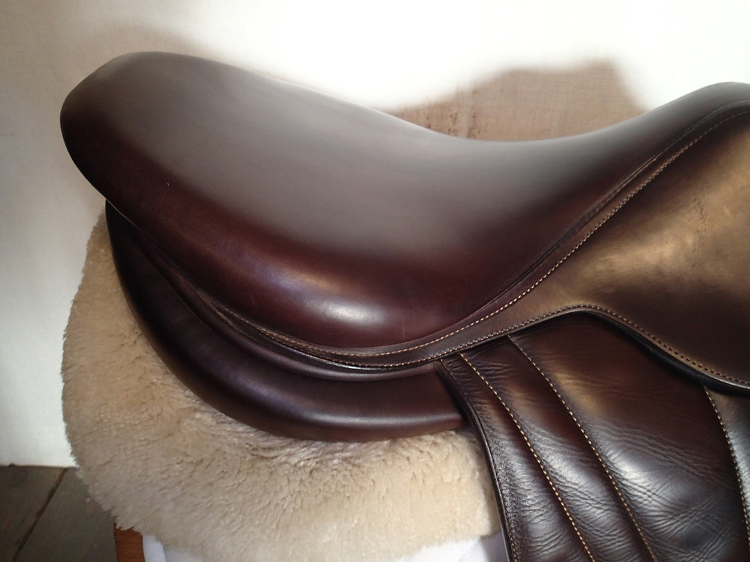 17.5" Butet Premium Saddle - Full Calfskin - P Seat - 3 Flaps - 4.5" dot to dot (075)
